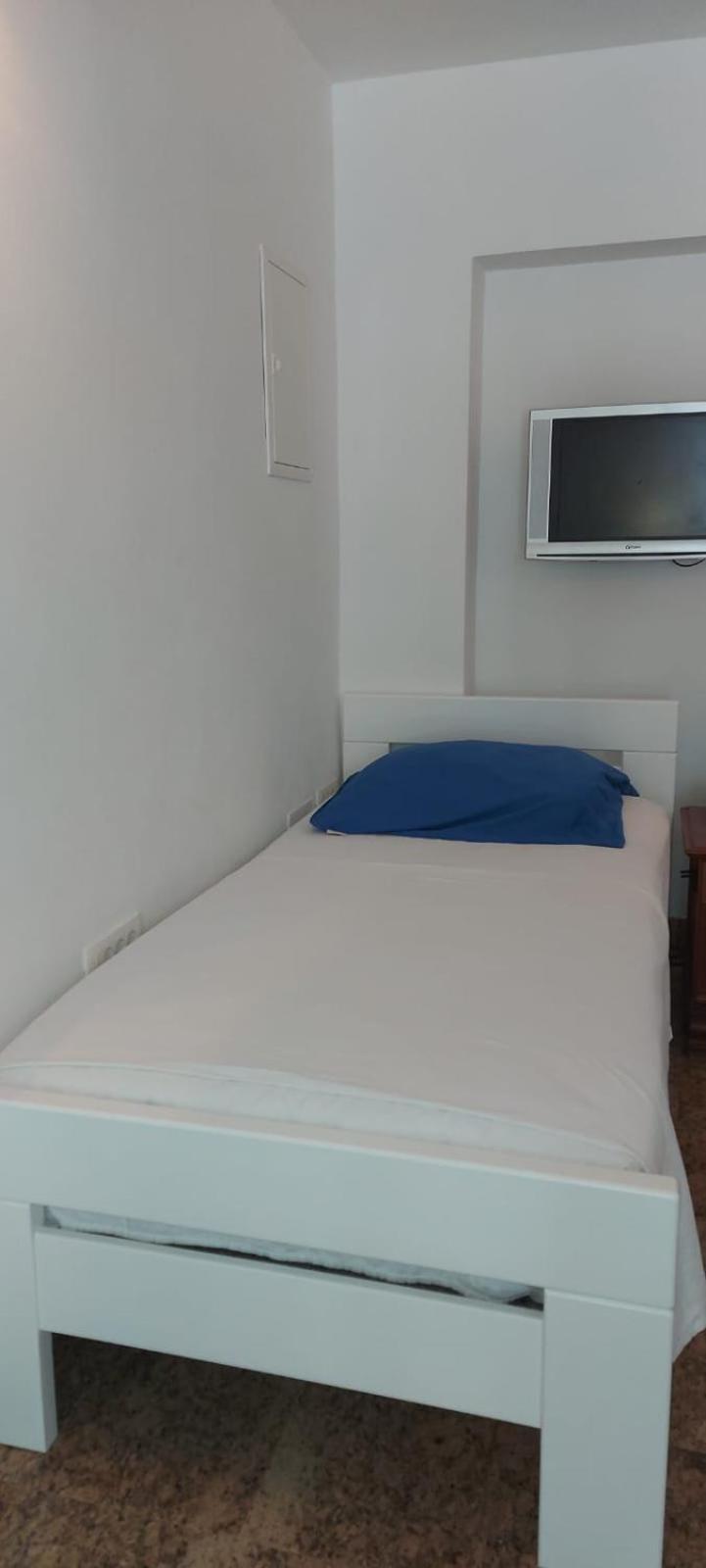 Apartman Nevia Lka Opric Eksteriør billede